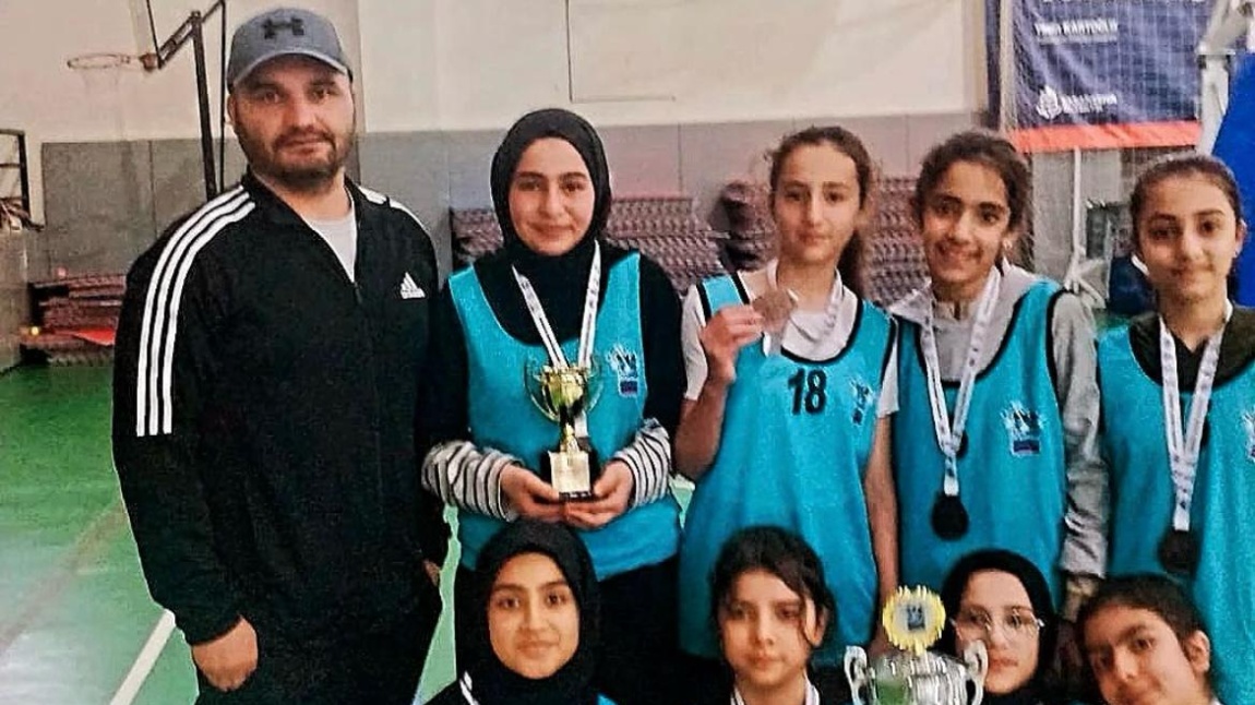Başakşehir İlçesinde Basketbol Turnuvasında Küçük Kızlar Kategorisinde Üçüncülük Derecesi